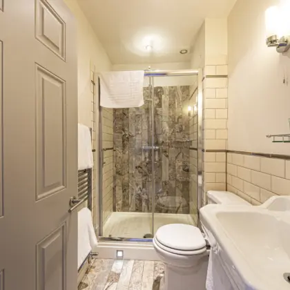 3 BATHROOM IMG 4979 COPY